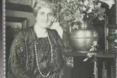 Etta_Cone_in_her_apartment_at_the_Marlborough_Apartments_Baltimore_Maryland.jpg