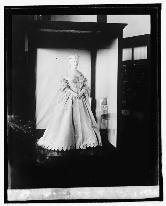 Inauguration gown from First Ladies collection. Public domain image. 