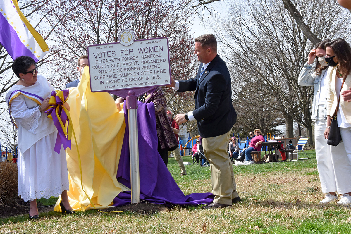 Amy Rosenkrans, a MWHC Board Member, unveils the Havre de Grace suffrage marker along with (r) Mayor Bill Martin.