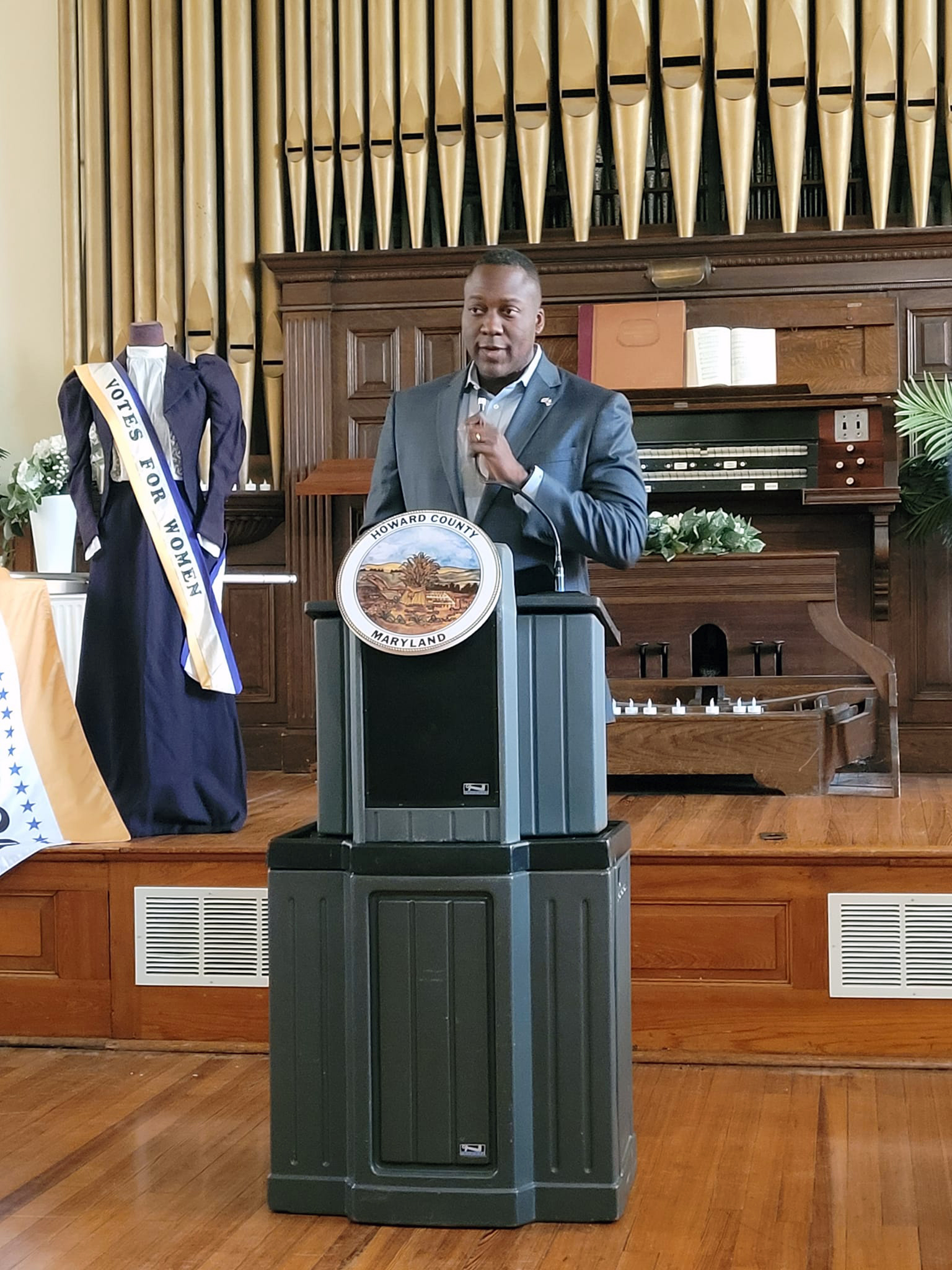 Howard County Executive Calvin Ball at Lectern at the November 2021 unveiling of Laura Byrne's historical marker