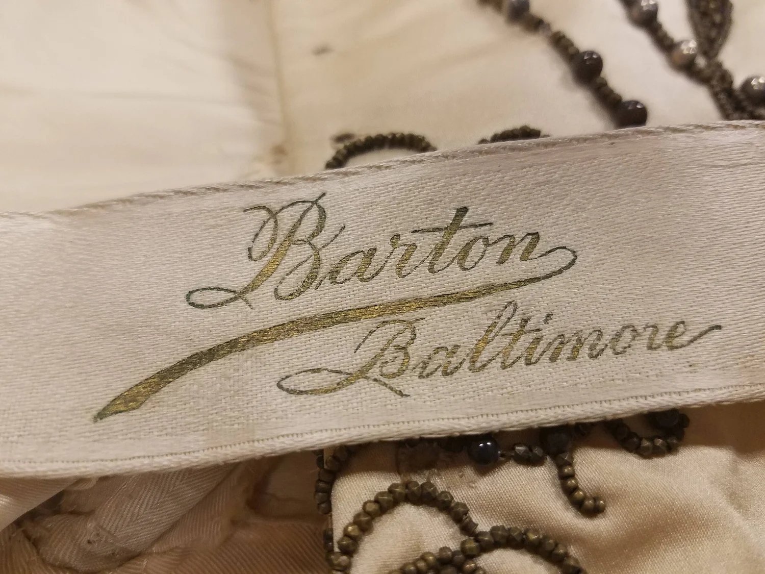 a dress tag that says 